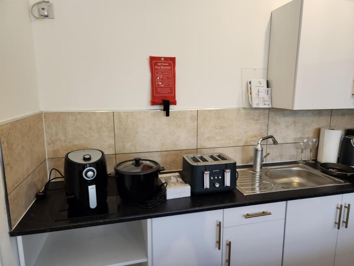 Immaculate 1-Bedroom In Greenhithe Buitenkant foto