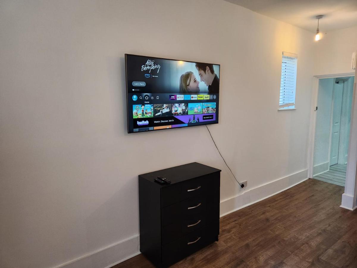 Immaculate 1-Bedroom In Greenhithe Buitenkant foto
