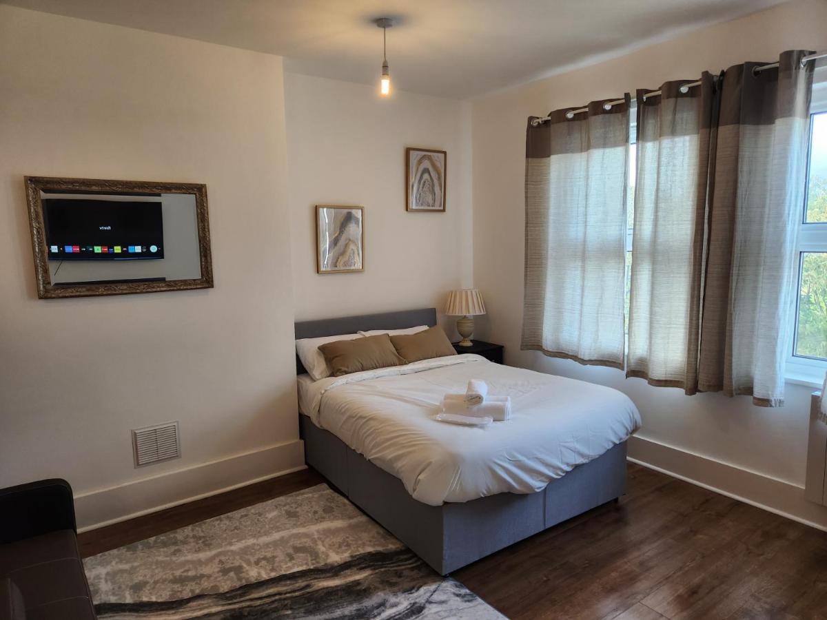 Immaculate 1-Bedroom In Greenhithe Buitenkant foto