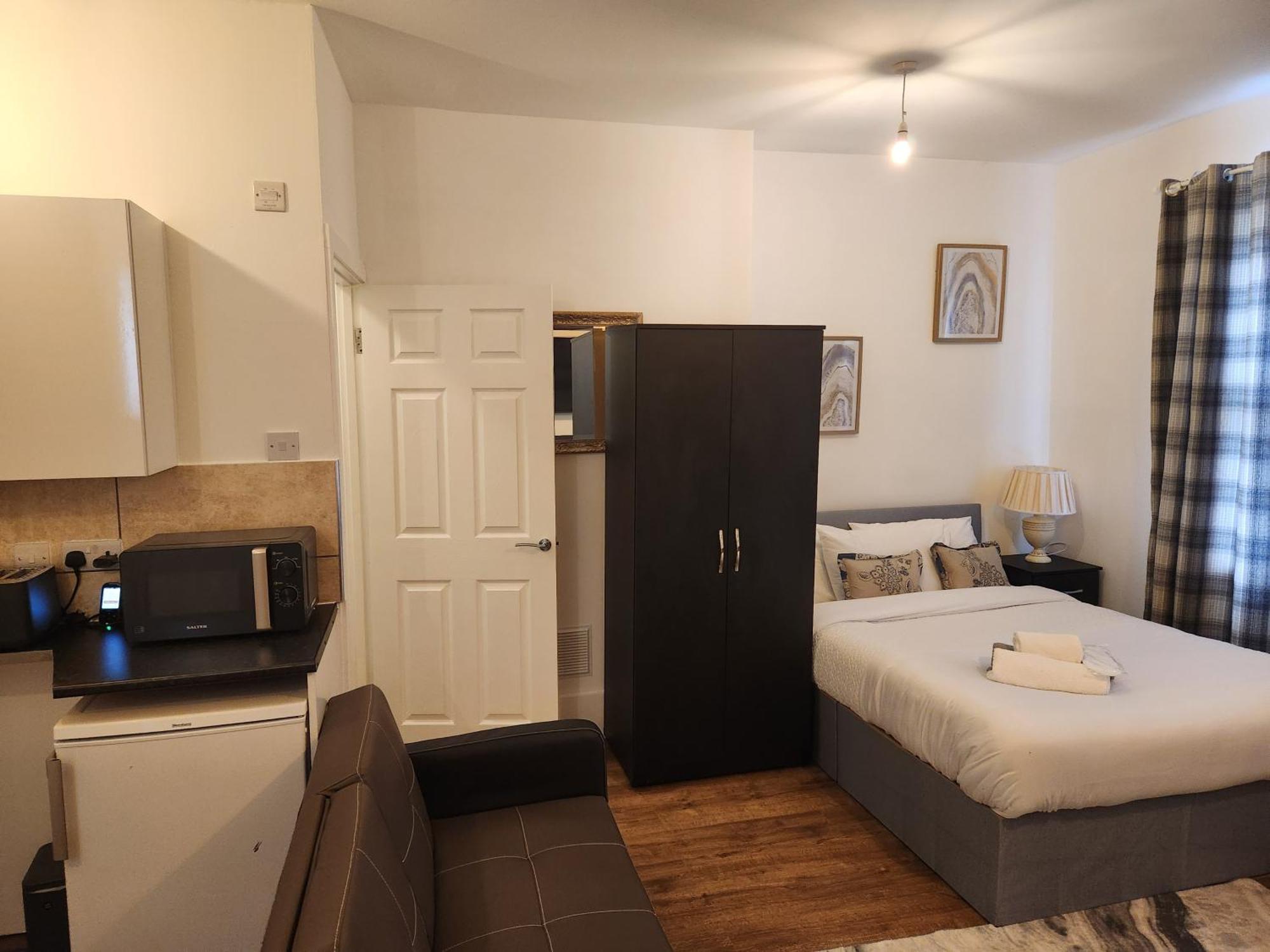 Immaculate 1-Bedroom In Greenhithe Buitenkant foto