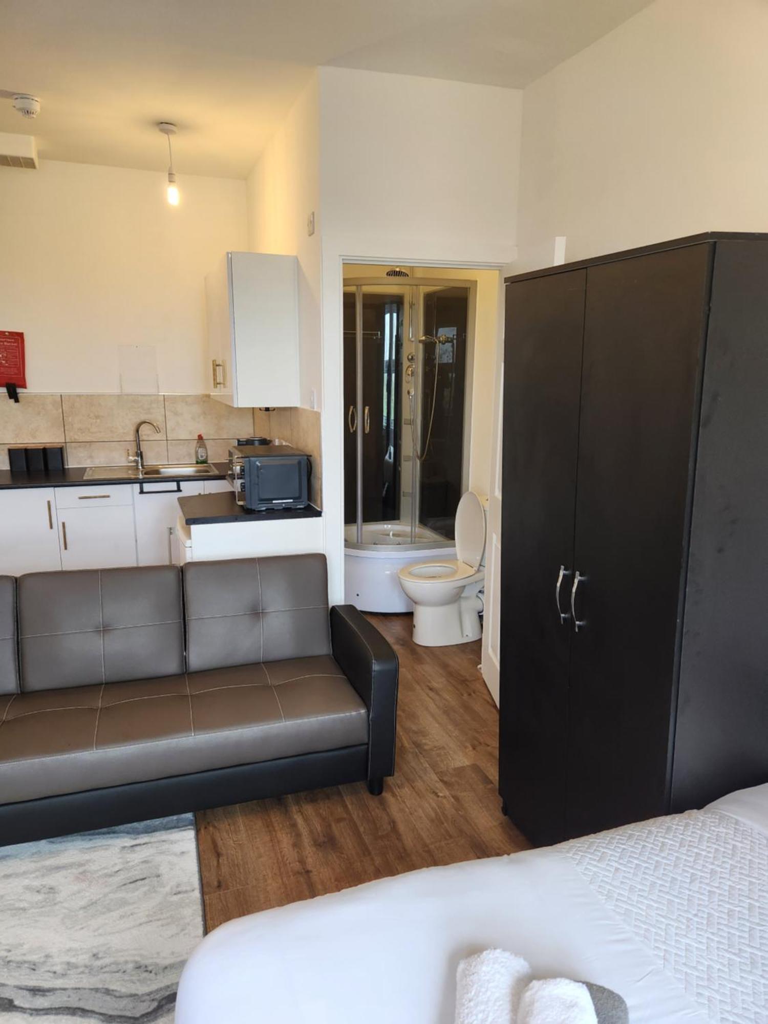 Immaculate 1-Bedroom In Greenhithe Buitenkant foto