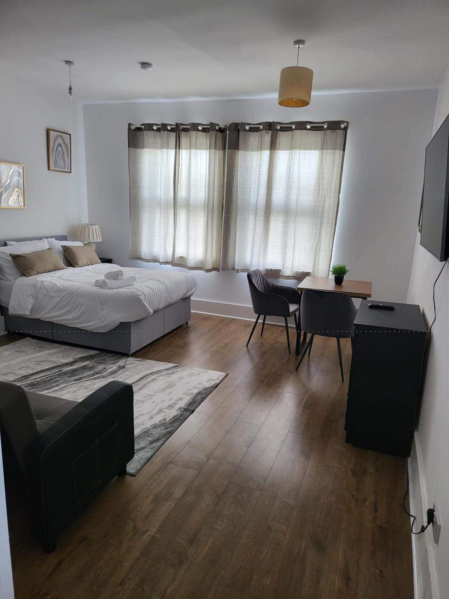 Immaculate 1-Bedroom In Greenhithe Buitenkant foto