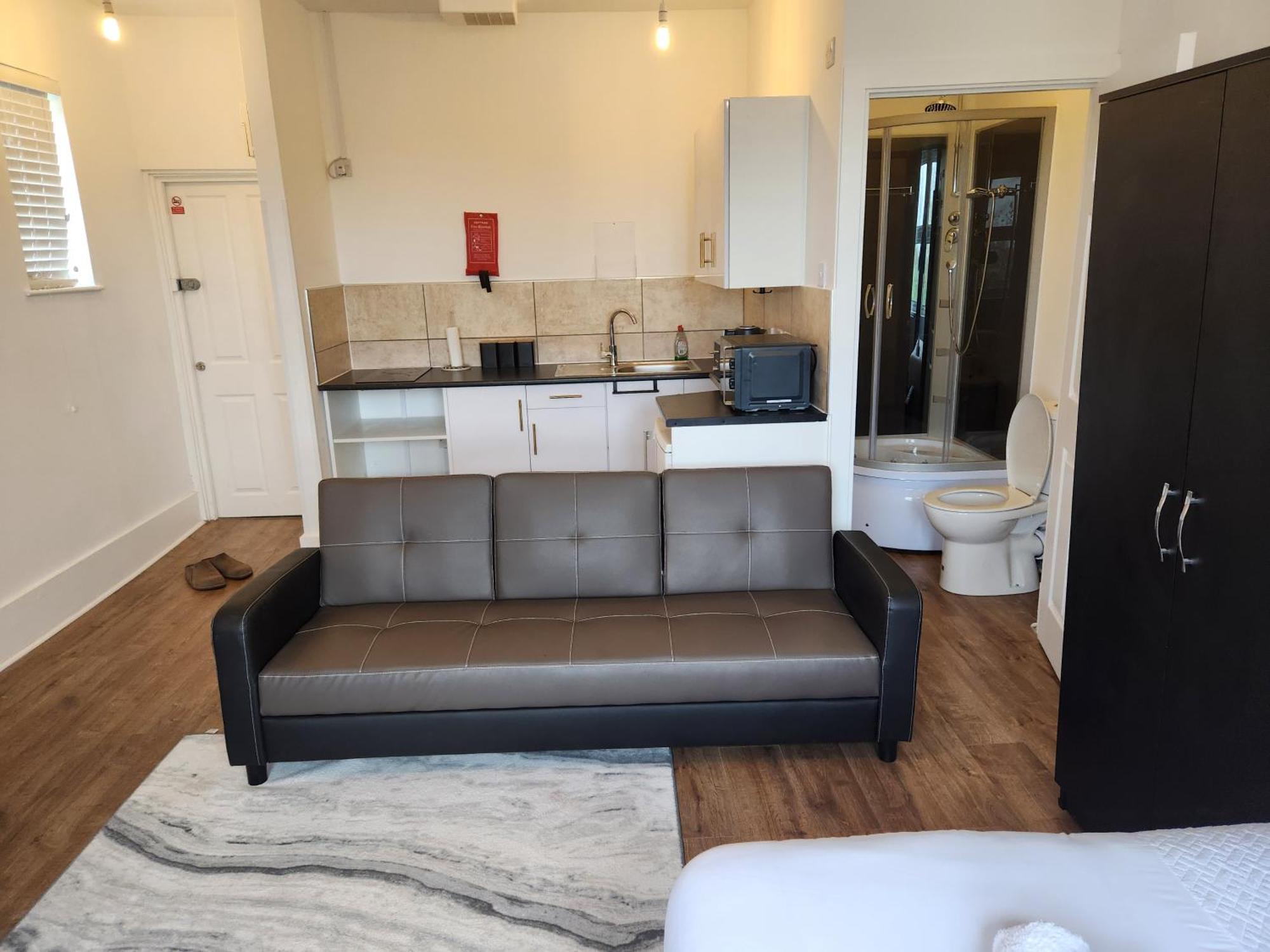Immaculate 1-Bedroom In Greenhithe Buitenkant foto