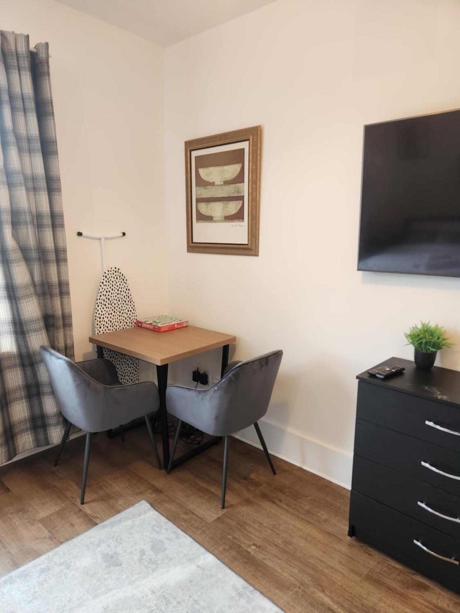 Immaculate 1-Bedroom In Greenhithe Buitenkant foto